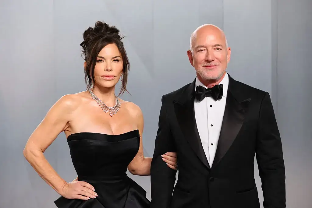 Jeff Bezos with wife Lauren Sanchez