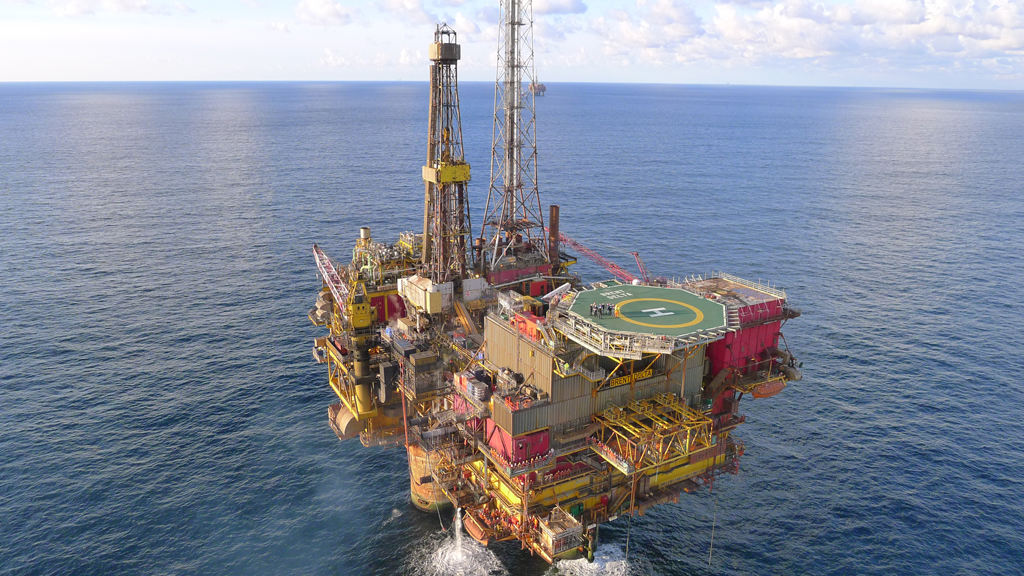 The 23,500 tonne “topside” of the Brent Delta platform. The Brent oil field is located 115 miles north east of the Shetland Islands in the North Sea. Source: Shell.