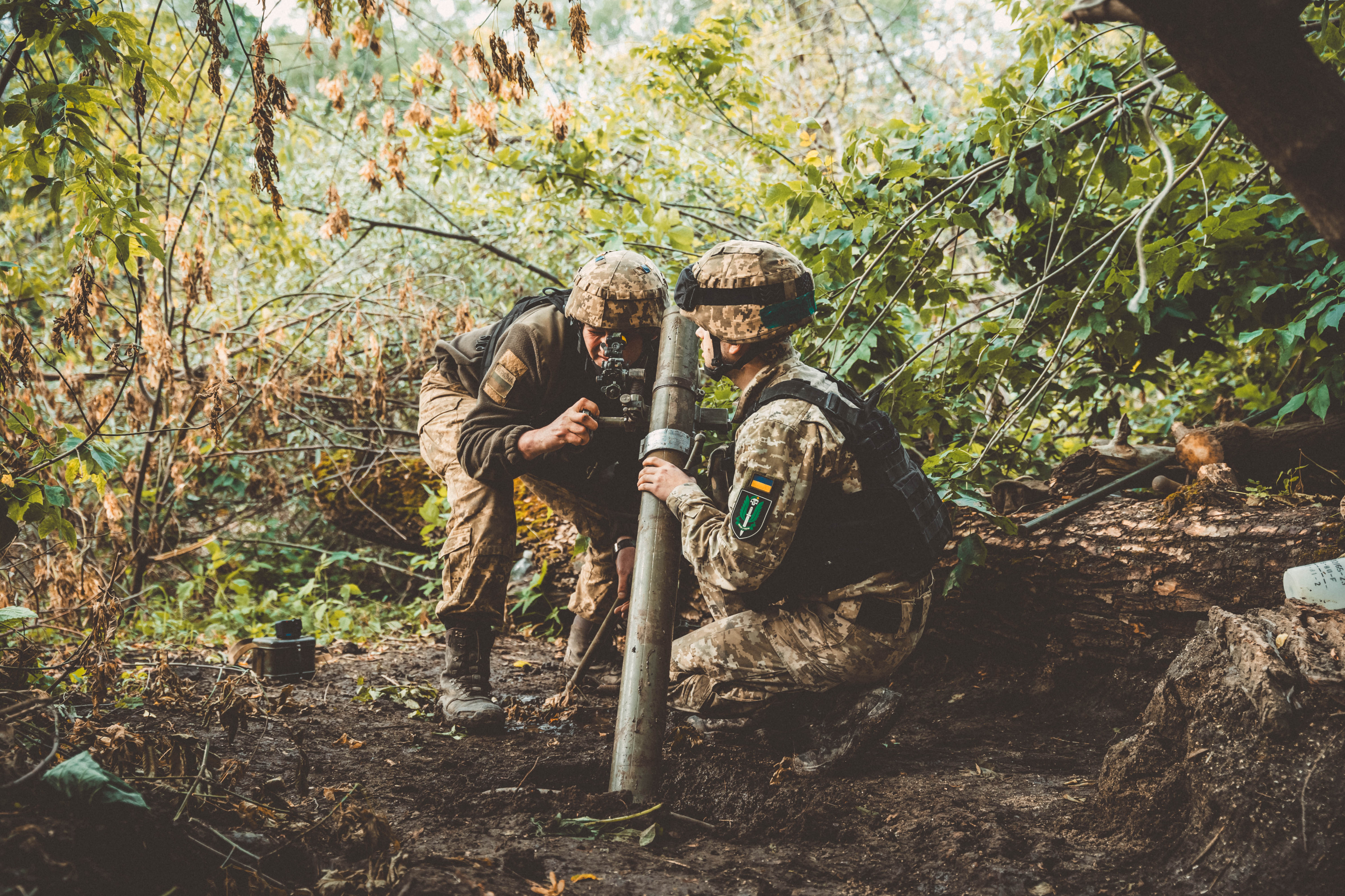 Ukrainian soldiers in combat. Source: https://war.ukraine.ua/imagebank/
