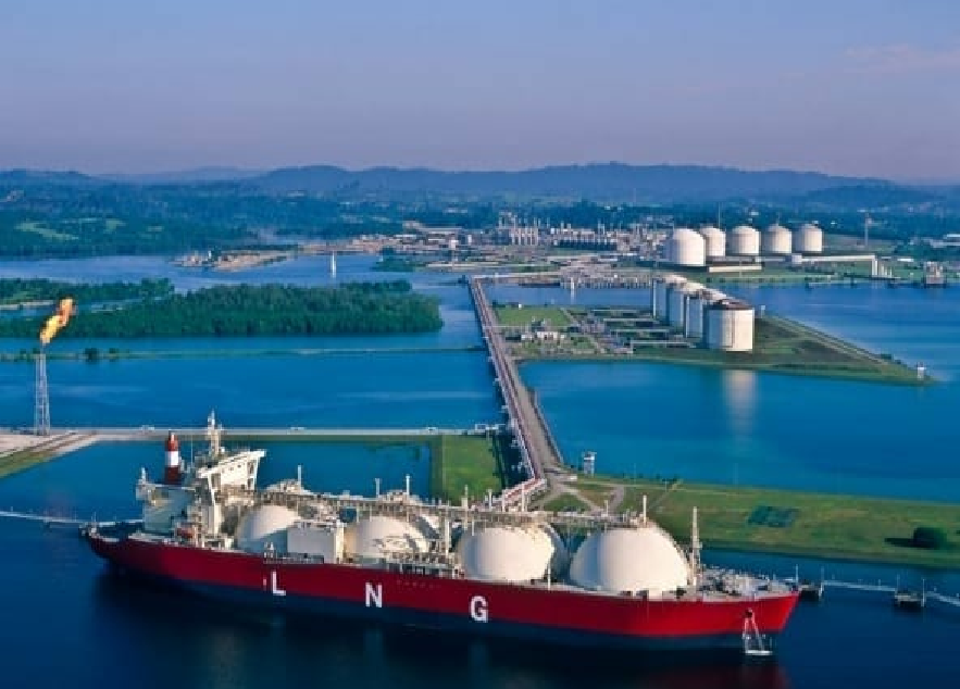 Foreground, an LNG tanker. Source: https://www.strausscenter.org/wp-content/uploads/iStock_lng_tanker2.jpg