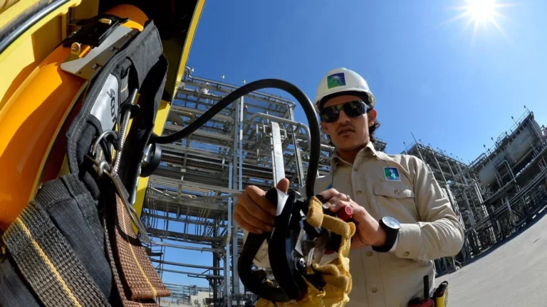 An Aramco Manifa oil field worker. Aramco's program for health and safety was awarded the International Corporate Health and Productivity Prize by the Institute for Health and Productivity Management in 2013. Source: https://www.aramco.com/en/what-we-do/mega-projects/manifa-offshore-oil-field