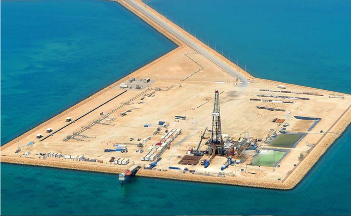 A crude oil extraction platform in Saudi Arabia's Manifa oil field — a huge six-reservoir field stretching 45 km long and 18 km wide, lying in less than 15 meters of water. Source: https://www.aramco.com/en/what-we-do/mega-projects/manifa-offshore-oil-field#overcoming-the-impossible