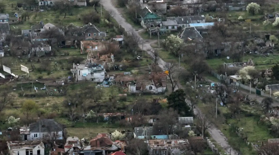 Aerial view of Oleshky, a Russian-occupied town in Ukraine's Kherson Oblast, in a photo published on May 2, 2026. (@UAOleshki2026 / Telegram) Source: "Editorial: The world must force Russia to end mass starvation in occupied Oleshky" https://kyivindependent.com/editorial-the-world-must-force-russia-to-end-mass-starvation-in-occupied-oleshky/
