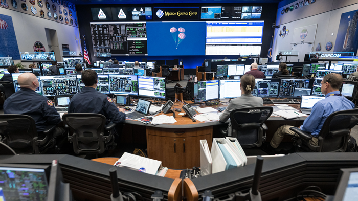 Applications for new flight directors are open now through Monday, Oct. 12. U.S. citizens can apply at: https://www.usajobs.gov/GetJob/ViewDetails/886788000. The Artemis II flight control team is pictured in the White Flight Control Room in mission control at NASA’s Johnson Space Center in Houston on April 10, 2026, for the splashdown and recovery of the Artemis II mission. Credit: NASA/Robert Markowitz. Source: https://www.nasa.gov/wp-content/uploads/2026/10/flight-directors.jpg.